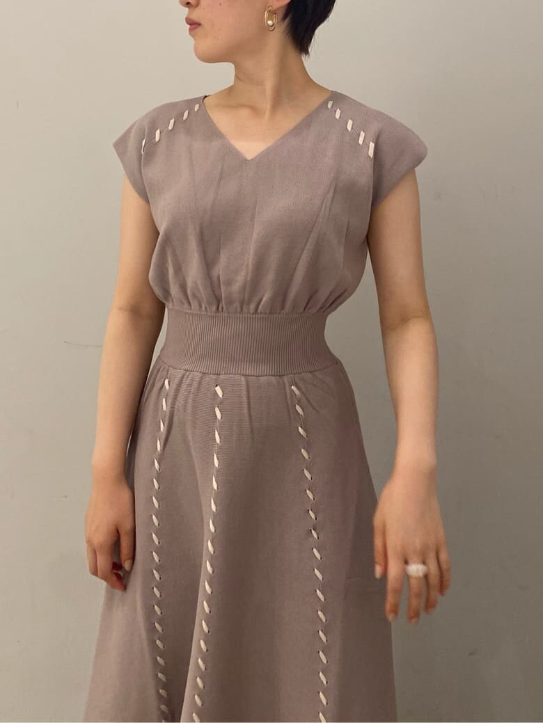 「選抜」｜「LAGUNAMOONのハンドステッチノースリーブニットワンピース（ワンピース、グレー系）」を使った、RUNA ONISHIさん（レディース・163cm）の夏コーディネートの6枚目の写真