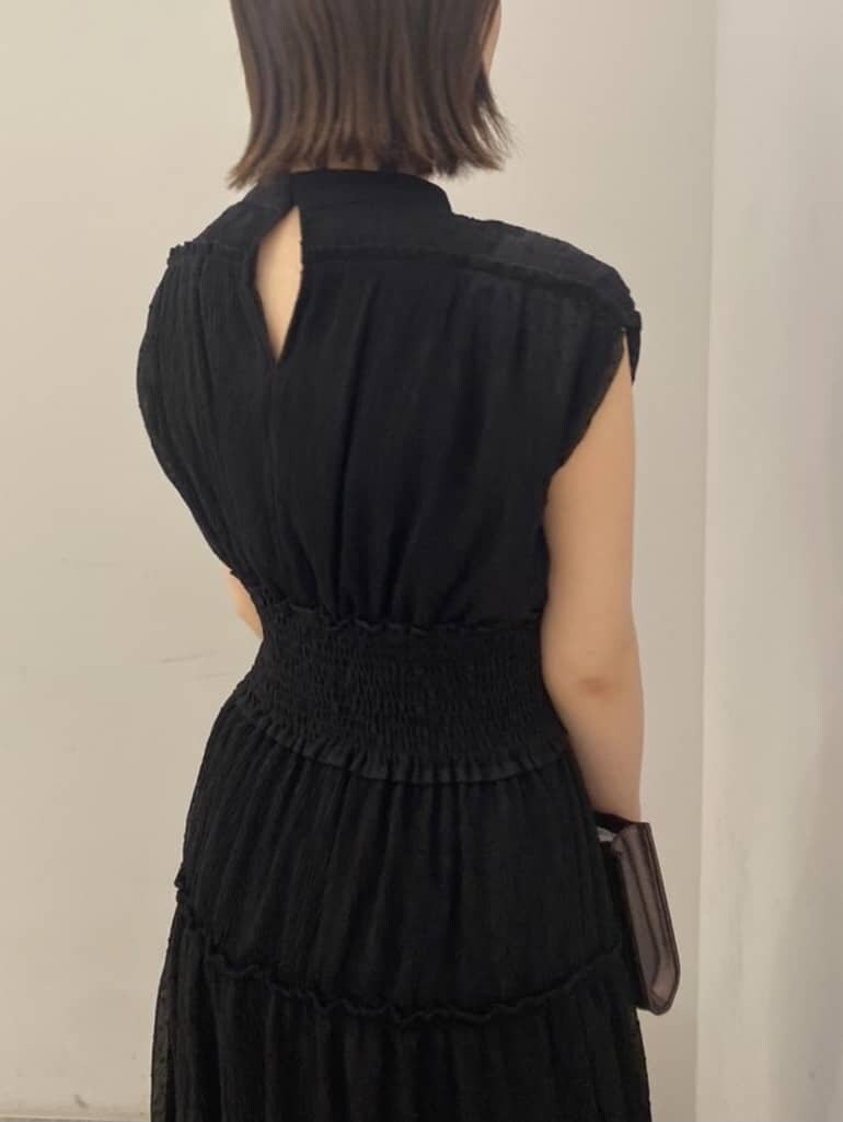 その他のその他シューズ、その他のハンドバッグ、ブラック系のドレスを着用したレディースの夏コーディネートの5枚目の写真