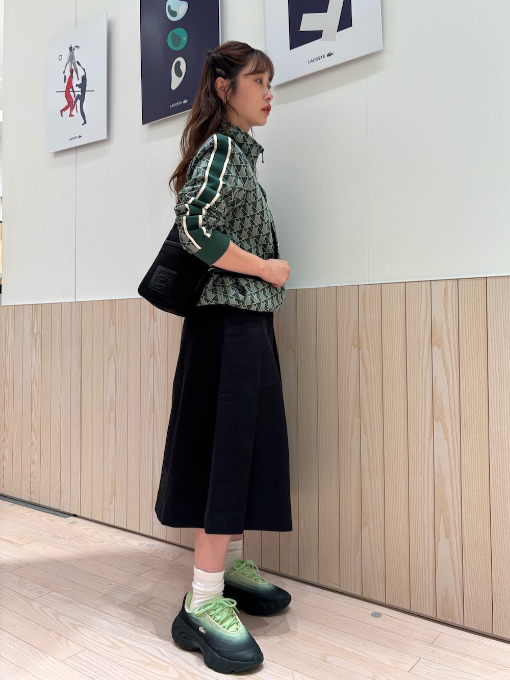 LACOSTEのジャージ（グリーン系）を使った人気ファッション