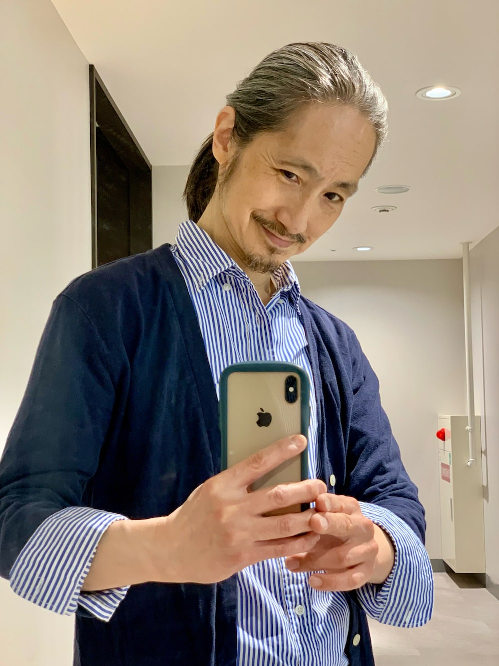 「UNIQLOのアイテム（シャツ/ブラウス、ブルー系）」を使った、健弘(U)さん（メンズ・169cm）の夏コーディネートの3枚目の写真