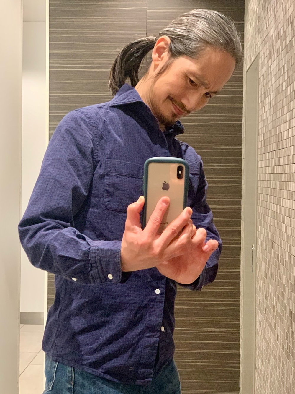 「ANTONIO RABERDのアイテム（シャツ/ブラウス、ブルー系）」を使った、健弘(U)さん（メンズ・169cm）の春コーディネートの4枚目の写真