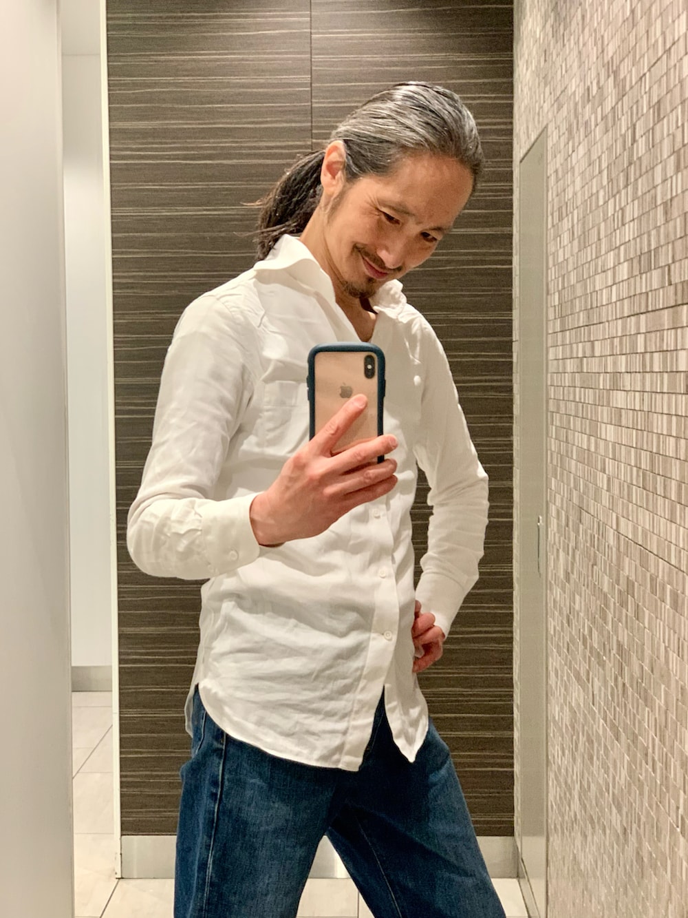 「JAPAN QUALITYのアイテム（シャツ/ブラウス、ホワイト系）」を使った、健弘(U)さん（メンズ・169cm）の春コーディネートの3枚目の写真