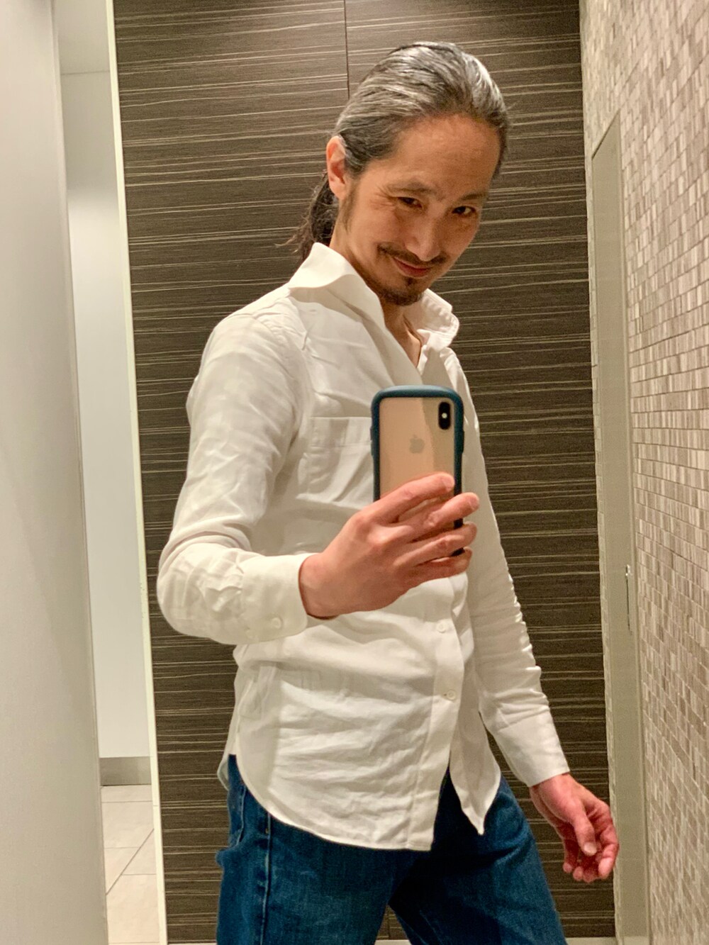 「JAPAN QUALITYのアイテム（シャツ/ブラウス、ホワイト系）」を使った、健弘(U)さん（メンズ・169cm）の春コーディネートの4枚目の写真