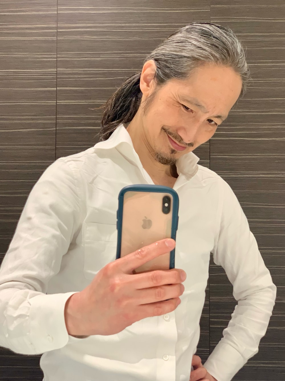 「JAPAN QUALITYのアイテム（シャツ/ブラウス、ホワイト系）」を使った、健弘(U)さん（メンズ・169cm）の春コーディネートの2枚目の写真