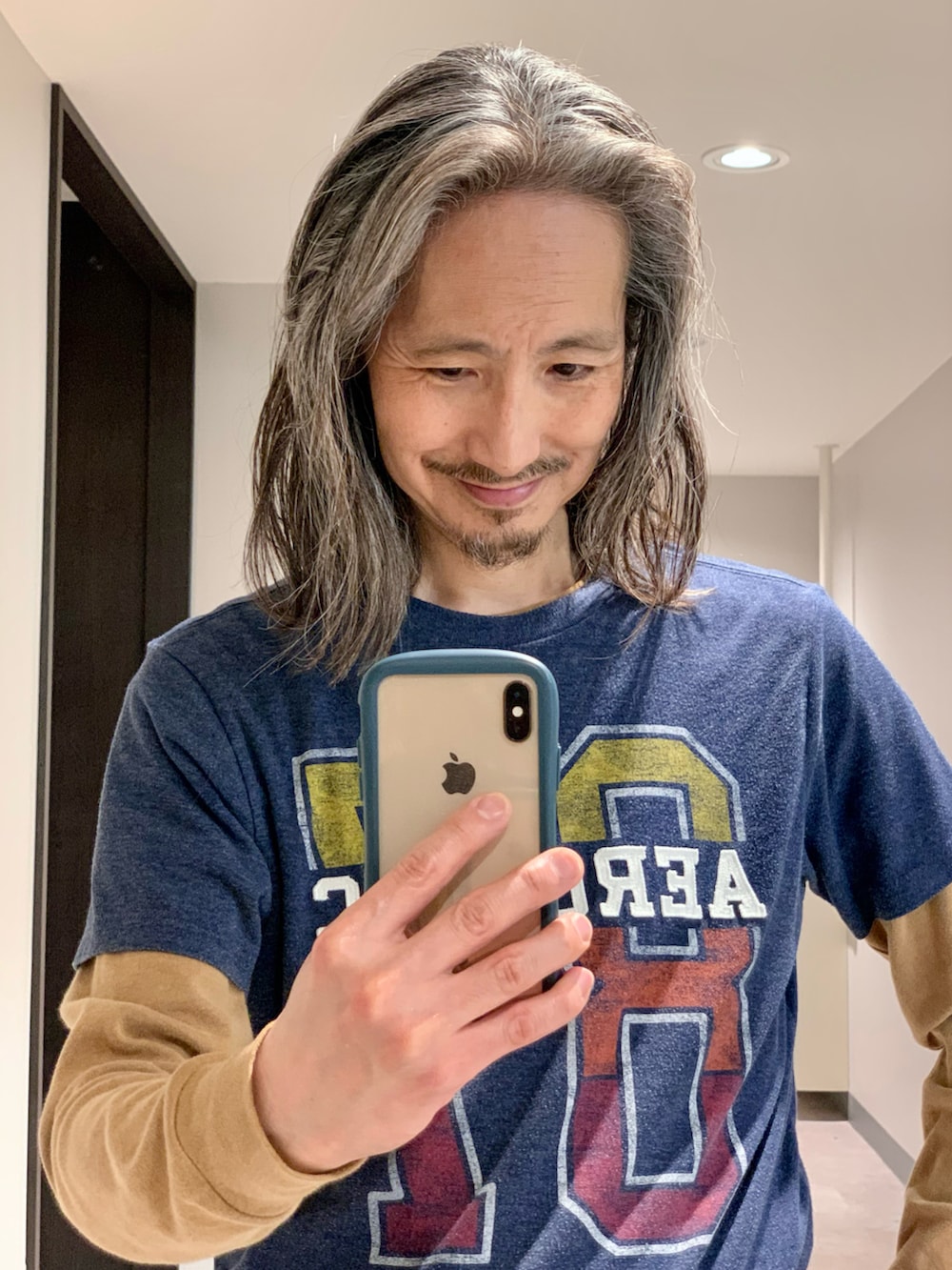 「AERO NYCのアイテム（Tシャツ/カットソー、ブルー系）」を使った、健弘(U)さん（メンズ・169cm）の夏コーディネートの3枚目の写真