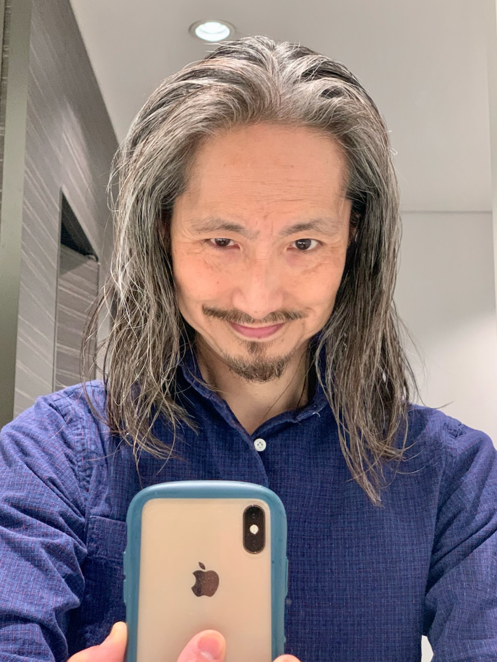 「ANTONIO RABERDのアイテム（シャツ/ブラウス、ブルー系）」を使った、健弘(U)さん（メンズ・169cm）の春コーディネートの3枚目の写真