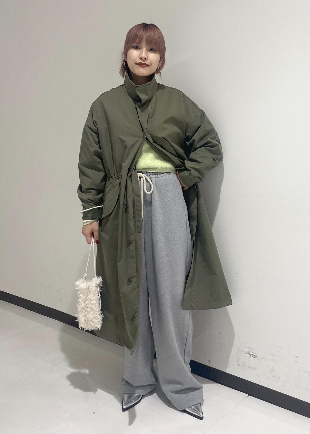 「シルバー、sisijoia、TAION、3way、グリーン、カーキ、ハイネック、スタンドカラー、グレー、パンプス、ポインテッドトゥ、ヒール、ADAM ET ROPÉ、FEMME、骨格ウェーブ」|「ADAM ET ROPE'の【Sisi Joia】FLEUR CHAIN NECKLACE(ネックレス、グリーン系)」を使った、matsumuraさん(レディース・160cm)の秋コーディネートの6枚目の写真