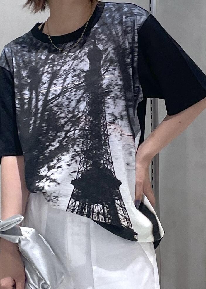 「アニエスベー、ビーチサンダル、チェーンバッグ、シルバー、ブラック、ホワイト、Tシャツ、半袖、クルーネック、ワイド、フラット、初夏コーデ、夏コーデ、お出かけコーデ、旅行コーデ」｜「ADAM ET ROPE'のストラップビーチサンダル（サンダル、シルバー系）」を使った、matsumuraさん（レディース・160cm）の夏コーディネートの5枚目の写真