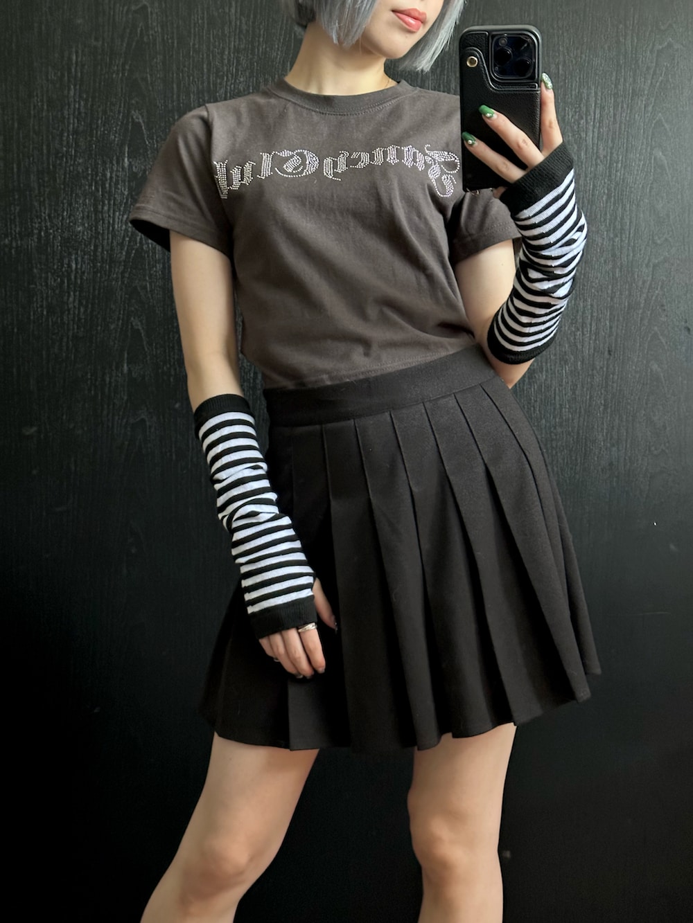 「休日スタイル、おでかけコーデ、夏コーデ、韓国ブランド、韓国コーデ、韓国ストリート、ストリートMIX、ストリート女子、韓国好きな人と繋がりたい、チビT、ブラックコーデ、nastyfancyclub、SPINNS、MLB、グレイル」｜「FANCY CLUBのA'GEM/9 × .kom『NASTY FANCY CLUB/ナスティーファンシークラブ』ILLUSORY CROP TEE/イルーソリィ クロップド丈 半袖Tシャツ（Tシャツ/カットソー、グレー系）」を使った、niru♥さん（レディース・156cm）の夏コーディネートの3枚目の写真