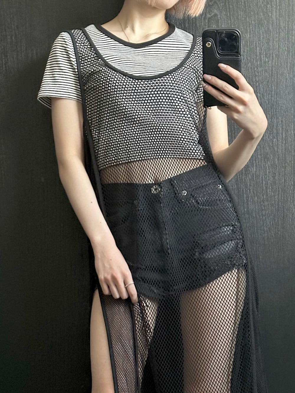 「このスタイルがお気に入り、夏コーデ、オトナカワイイ、ootd、キレイめコーデ、黒コーデ、ボーダートップス、モードストリート、クロップドトップス、ショートパンツ、韓国ファッション、韓国コーデ、韓国ストリート、オルチャンファッション、GUコーデ」｜「GUのアイテム（Tシャツ/カットソー、ブラック系）」を使った、niru♥さん（レディース・156cm）の夏コーディネートの4枚目の写真