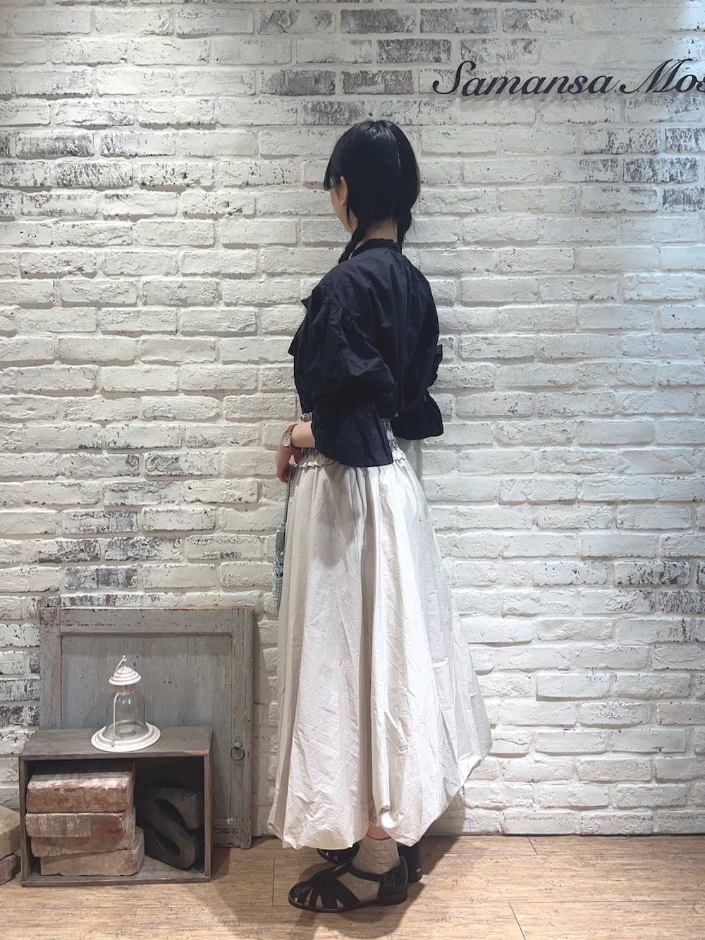 「TSUHARU by Samansa Mos2の綿麻ローン前後2WAY製品染めリボンブラウス（シャツ/ブラウス、グレー系）」を使った、りんごさん（レディース・167cm）の夏コーディネートの2枚目の写真