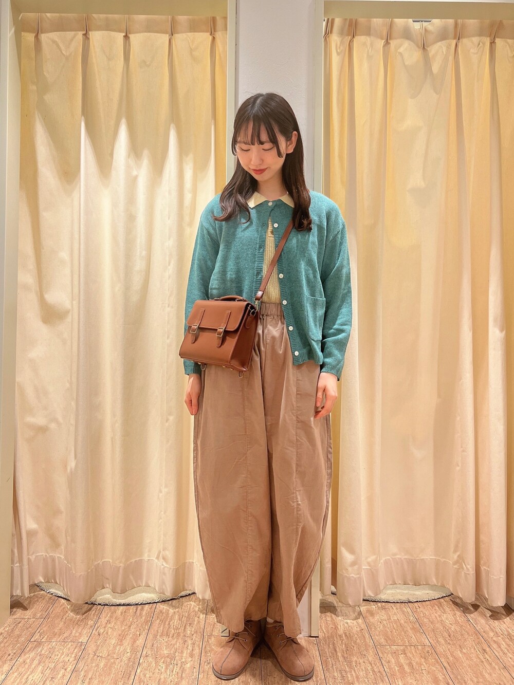 「シンプルスタイル、カジュアルスタイル、着回しコーデ、大人ファッション、最近のいい感じコーデ、冬」｜「Samansa Mos2の◎畦編みニットポロ（ニット/セーター、ホワイト系）」を使った、りんごさん（レディース・167cm）の冬コーディネートの2枚目の写真