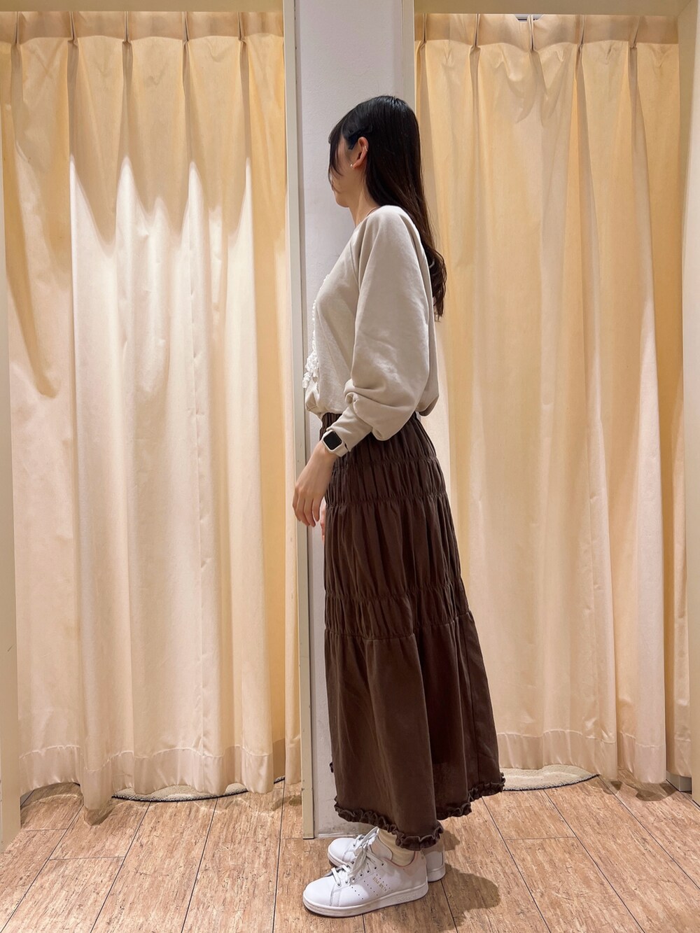「大人女子、冬、ラフコーデ、ワントーンコーデ、大人かわいい、はるコーデ、いいね、save、フォローお願いします🤑、SM2、サマンサ モスモス(Samansa Mos2)」｜「Samansa Mos2のシャーリングティアードスカート（スカート、グリーン系）」を使った、りんごさん（レディース・167cm）の冬コーディネートの2枚目の写真
