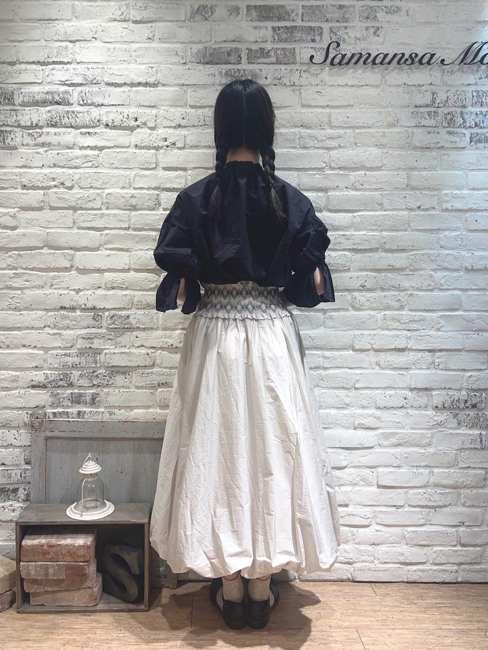「TSUHARU by Samansa Mos2の綿麻ローン前後2WAY製品染めリボンブラウス（シャツ/ブラウス、グレー系）」を使った、りんごさん（レディース・167cm）の夏コーディネートの3枚目の写真