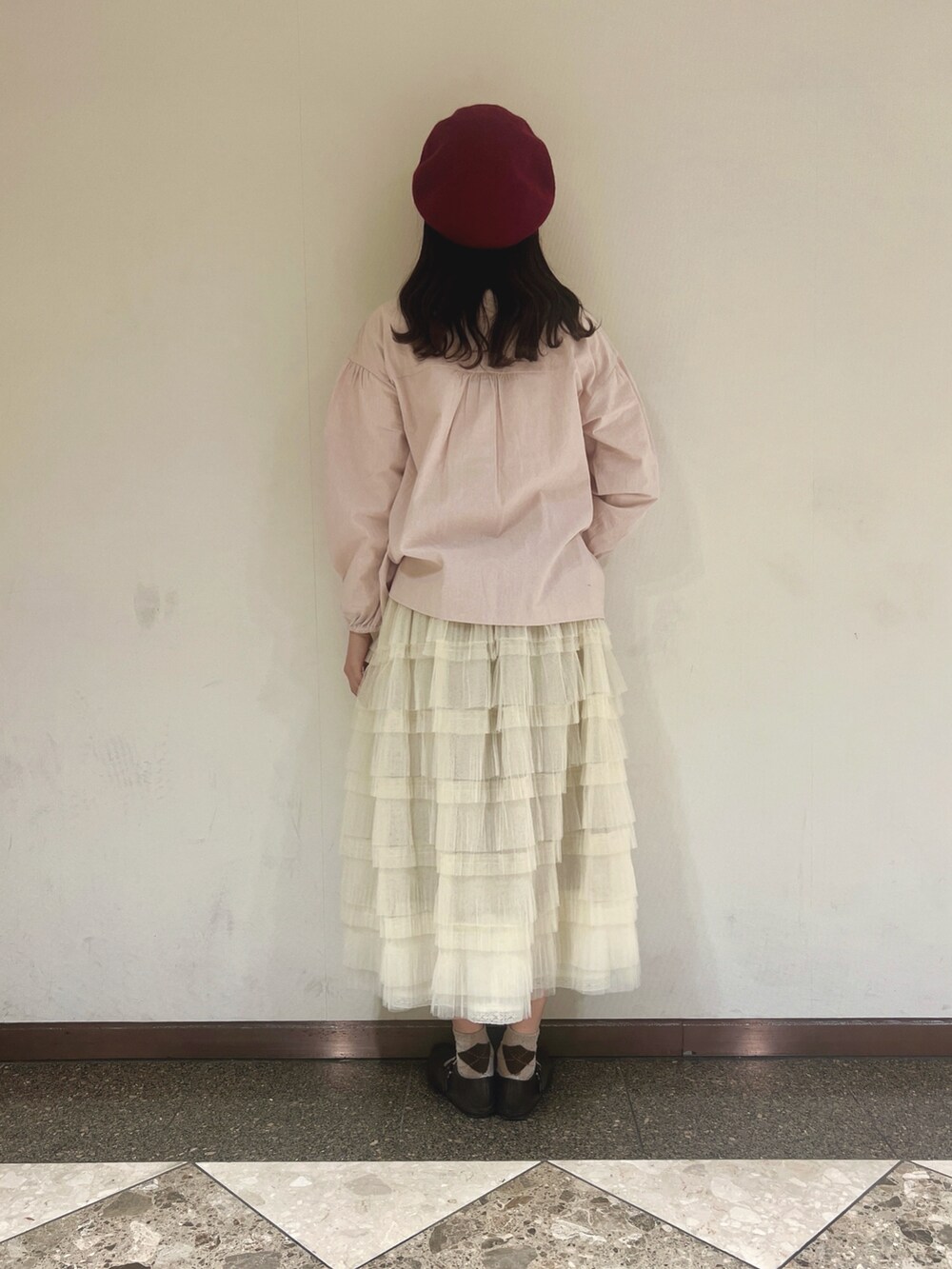 「サマンサ モスモス(Samansa Mos2)、Samansa Mos2、SM2、ホワイトコーデ、クリスマスに着たい服、最近のいい感じコーデ、シンプルスタイル、オトナ女子、秋冬コーデ、休日スタイル」｜「Samansa Mos2のバスクベレー帽（ハット、レッド系）」を使った、りんごさん（レディース・167cm）の冬コーディネートの3枚目の写真