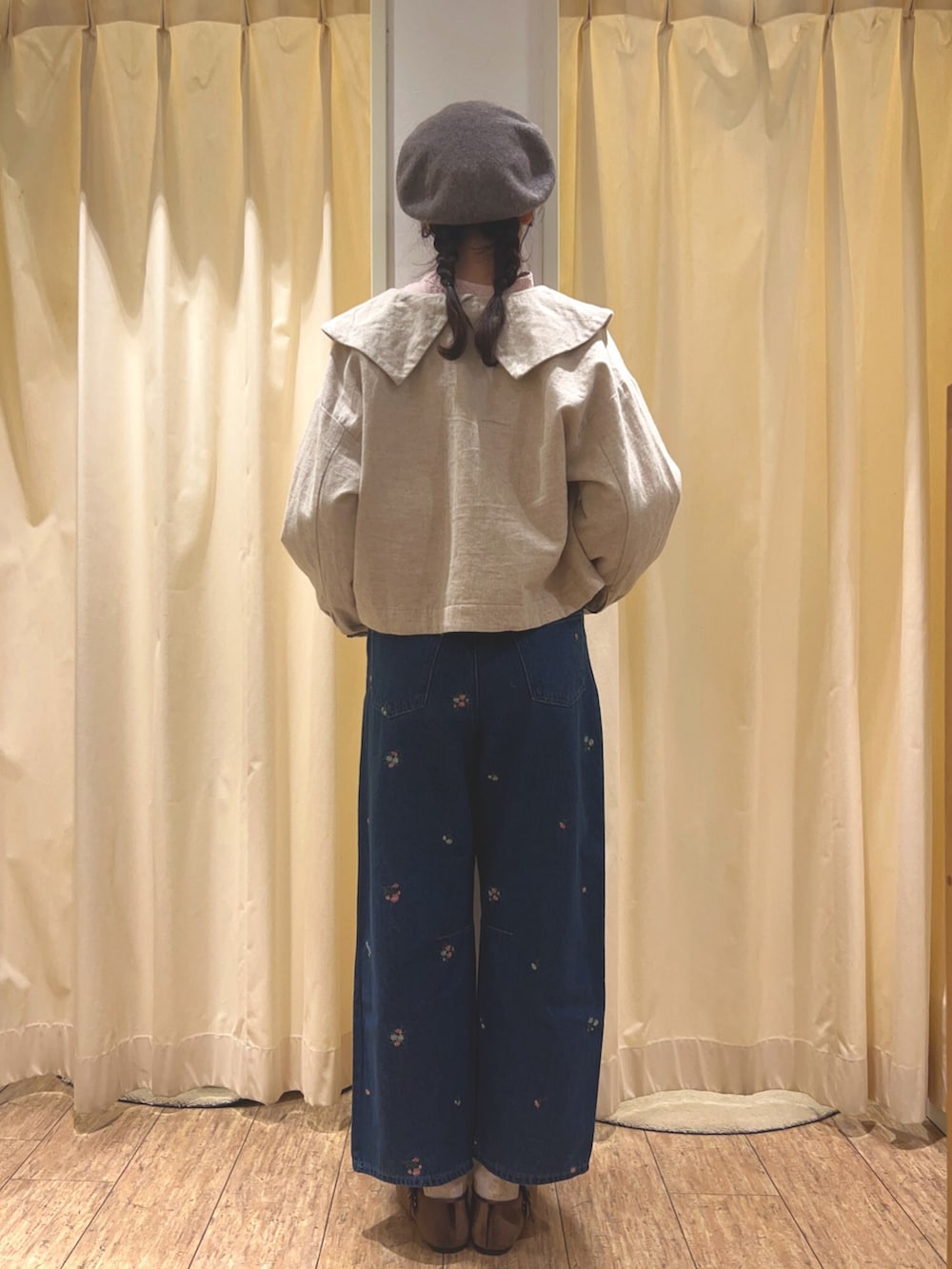 「サマンサ モスモス(Samansa Mos2)、Samansa Mos2、SM2、オトナ女子、シンプルスタイル、秋服、オトナカワイイ、お出かけコーデ、おしゃれさんと繋がりたい、大人ガーリー」｜「Samansa Mos2の前後着ピンタックフリルブラウス（シャツ/ブラウス、ピンク系）」を使った、りんごさん（レディース・167cm）の秋コーディネートの3枚目の写真