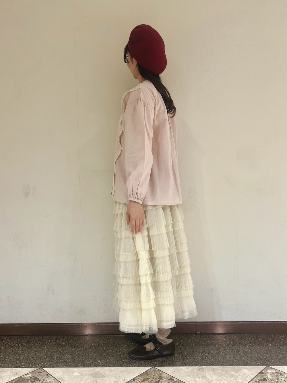 「サマンサ モスモス(Samansa Mos2)、Samansa Mos2、SM2、ホワイトコーデ、クリスマスに着たい服、最近のいい感じコーデ、シンプルスタイル、オトナ女子、秋冬コーデ、休日スタイル」｜「Samansa Mos2のバスクベレー帽（ハット、レッド系）」を使った、りんごさん（レディース・167cm）の冬コーディネートの2枚目の写真