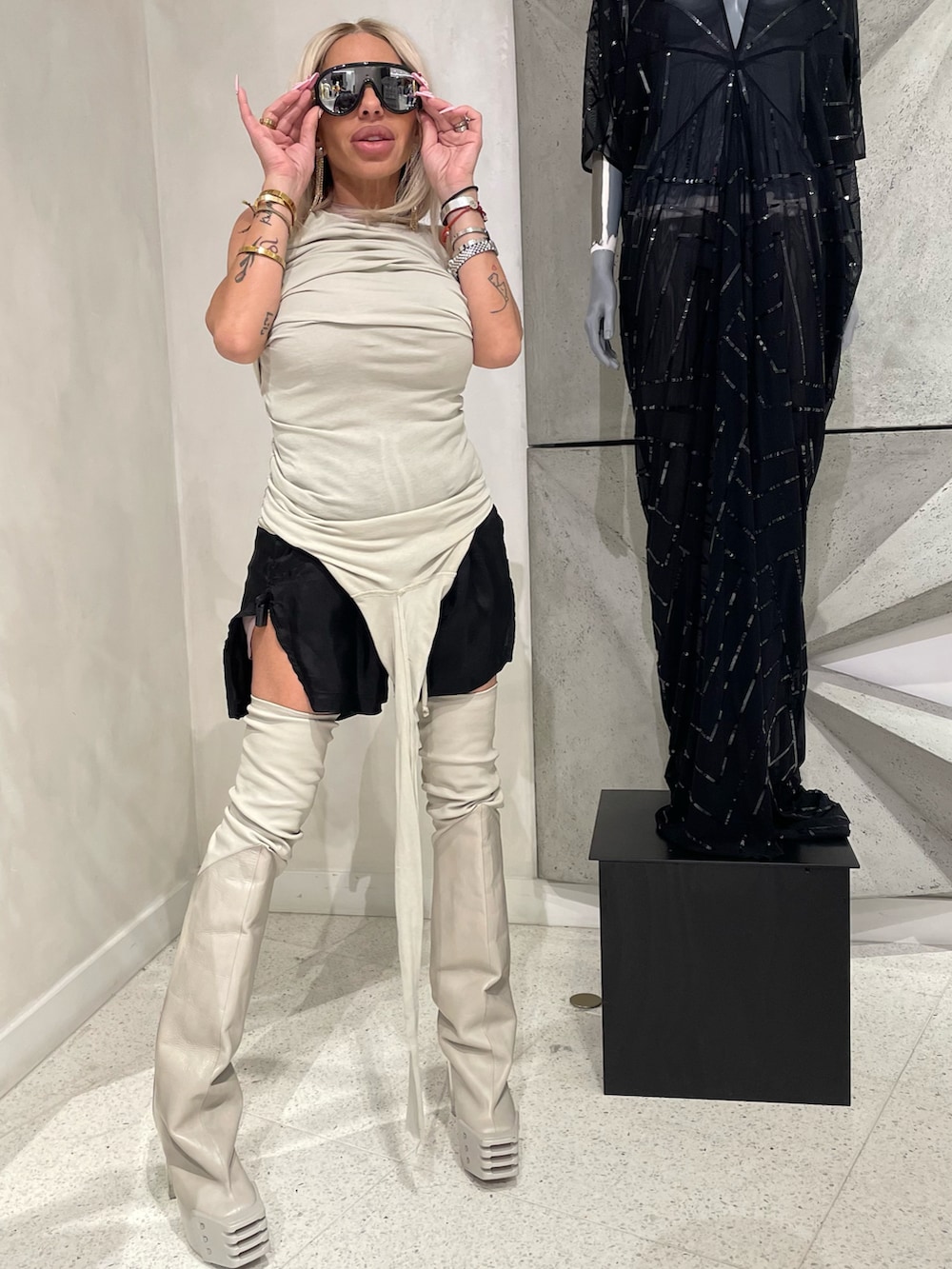 「Valennciiventora」｜「Rick Owensのアイテム（その他トップス、ホワイト系）」を使った、valennciiさん（レディース・163cm）の春コーディネートの4枚目の写真