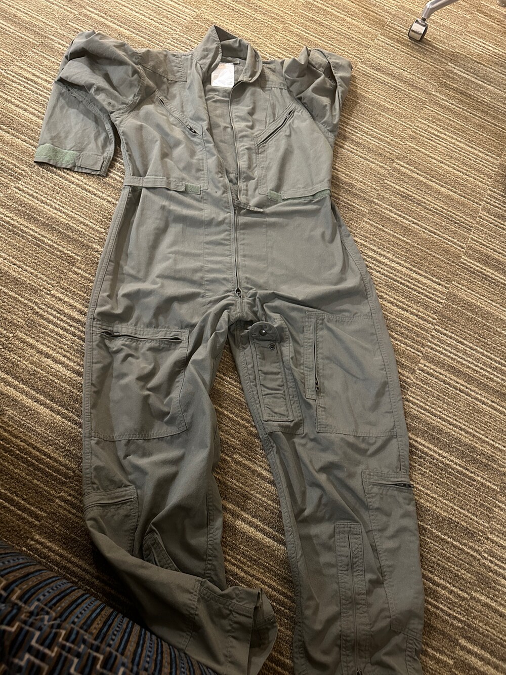 「jumpsuit」｜「Valenncii Ventoraのアイテム（オールインワン・サロペット、その他）」を使った、valennciiさん（メンズ・183cm）の春コーディネートの3枚目の写真