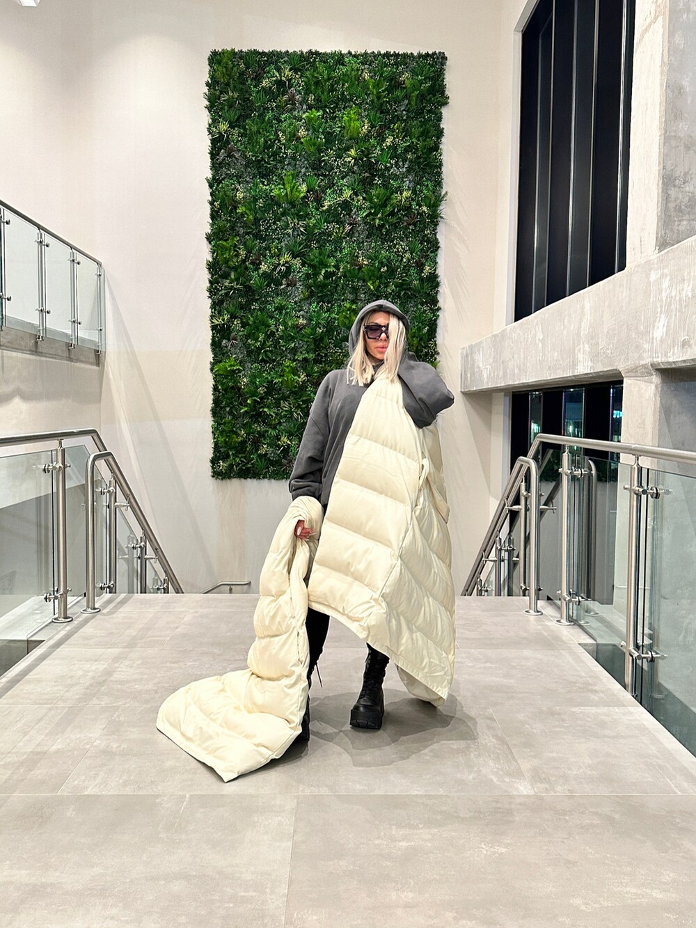 「valennciiventora」｜「Valennciiventoraのアイテム（ダッフルコート、ベージュ系）」を使った、valennciiさん（レディース・165cm）の春コーディネートの5枚目の写真