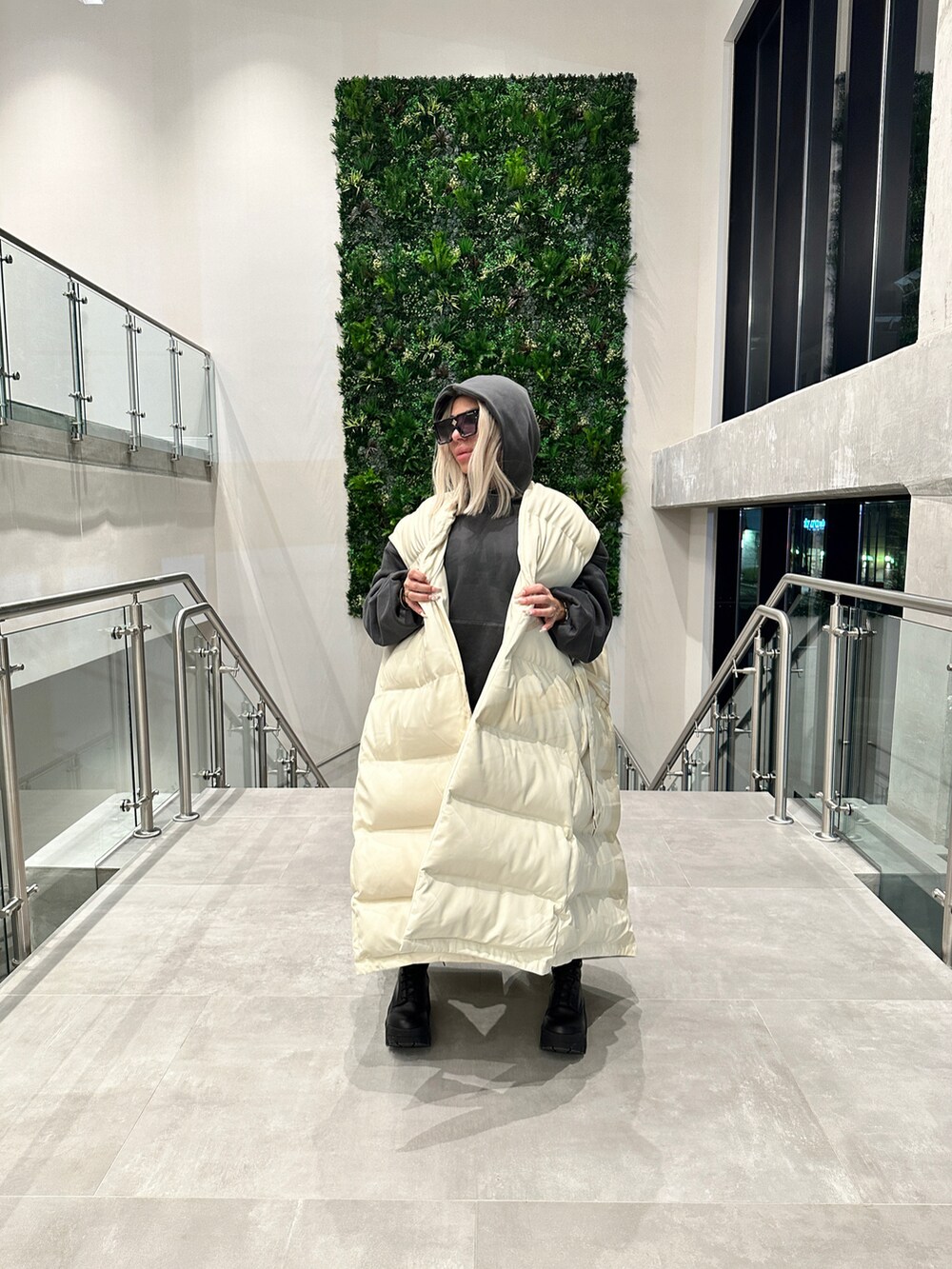 「valennciiventora」｜「Valennciiventoraのアイテム（ダッフルコート、ベージュ系）」を使った、valennciiさん（レディース・165cm）の春コーディネートの2枚目の写真