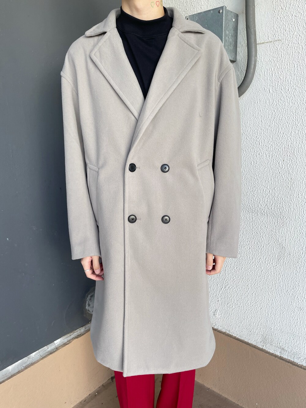 「休日コーデ、WEGO、プチプラ、コート、タートルネック、スラックス、キャップ、ootd、シンプルコーデ、レイヤードスタイル、カジュアルコーデ、大人コーデ、きれいめカジュアル、韓国ファッション、ブーツ」｜「WEGOのWEGO/セミフレアスラックス（スラックス、レッド系）」を使った、r0i2k0i6さん（メンズ・178cm）の春コーディネートの3枚目の写真