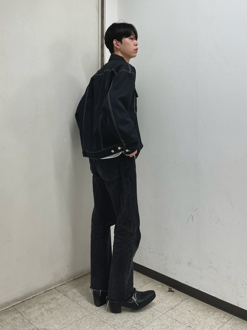 「春のNewスタイル、休日スタイル、モノトーン、WEGO、プチプラ、大人カジュアル、きれいめカジュアル、ブーツ、デニム」｜「WEGOのWEGO/【セットアップ対応商品】カラーステッチワークジャケット（その他アウター、ブラック系）」を使った、r0i2k0i6さん（メンズ・178cm）の春コーディネートの2枚目の写真