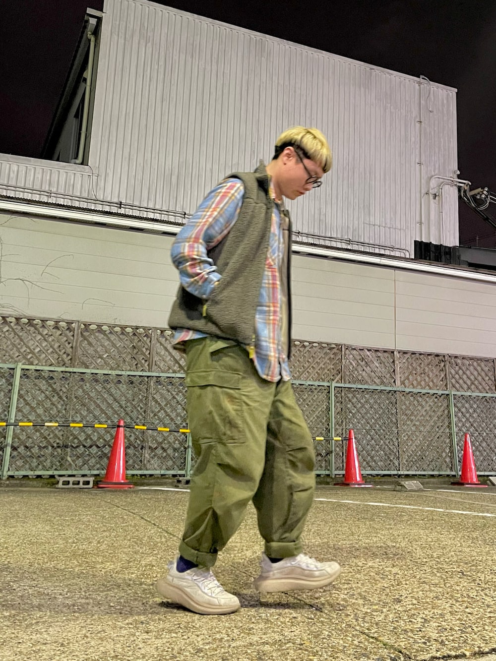 「古着MIX、M-65、ミリタリー、アメカジ、メガネ男子、古着」｜「patagoniaのpatagonia [パタゴニア] キッズ レトロX ベスト（ベスト、グリーン系）」を使った、YUNさん（メンズ・180cm）の春コーディネートの2枚目の写真