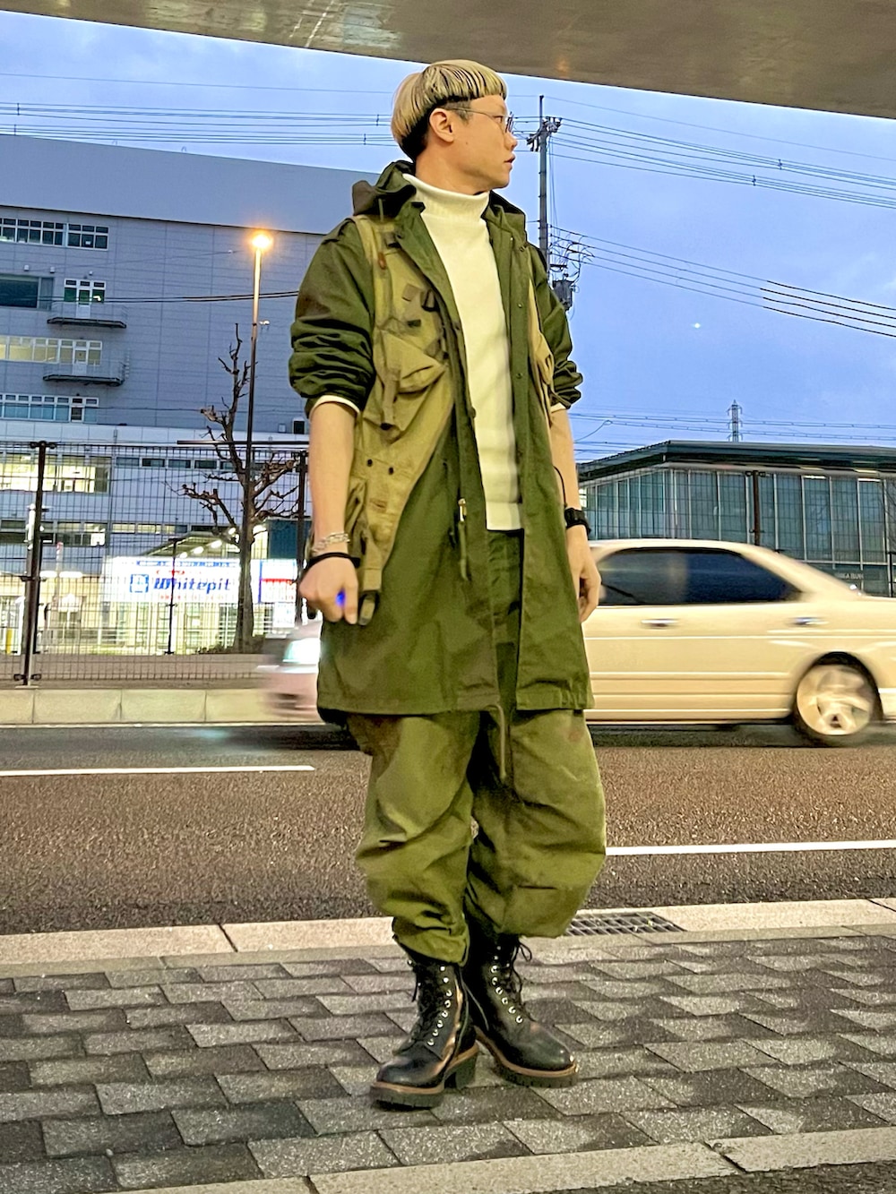 「ミリタリー、M-51、ファッションを楽しもう、ベスト、カーゴパンツ、ミリタリーコーデ、vintage」｜「VINTAGEのアイテム（カーゴパンツ、グリーン系）」を使った、YUNさん（メンズ・180cm）の春コーディネートの3枚目の写真