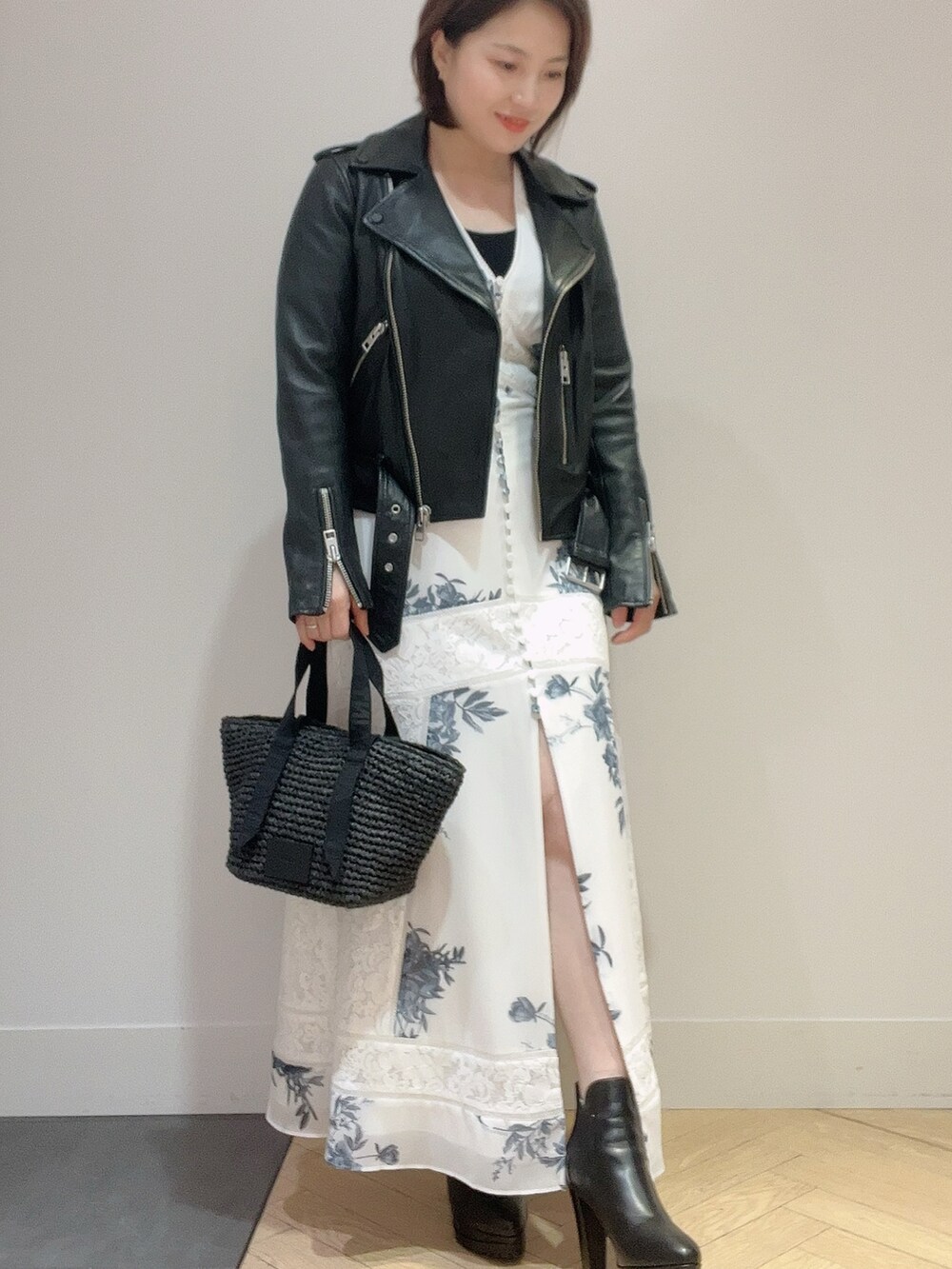 「着回しコーデ」｜「ALLSAINTSのDINAH LACE DEKORAH FLORAL MAXI DRESS | DINAH レース DEKORAH フローラル マキシ ドレス・ワンピース（ワンピース、ブルー系）」を使った、casssieさん（レディース・150cm）の夏コーディネートの2枚目の写真