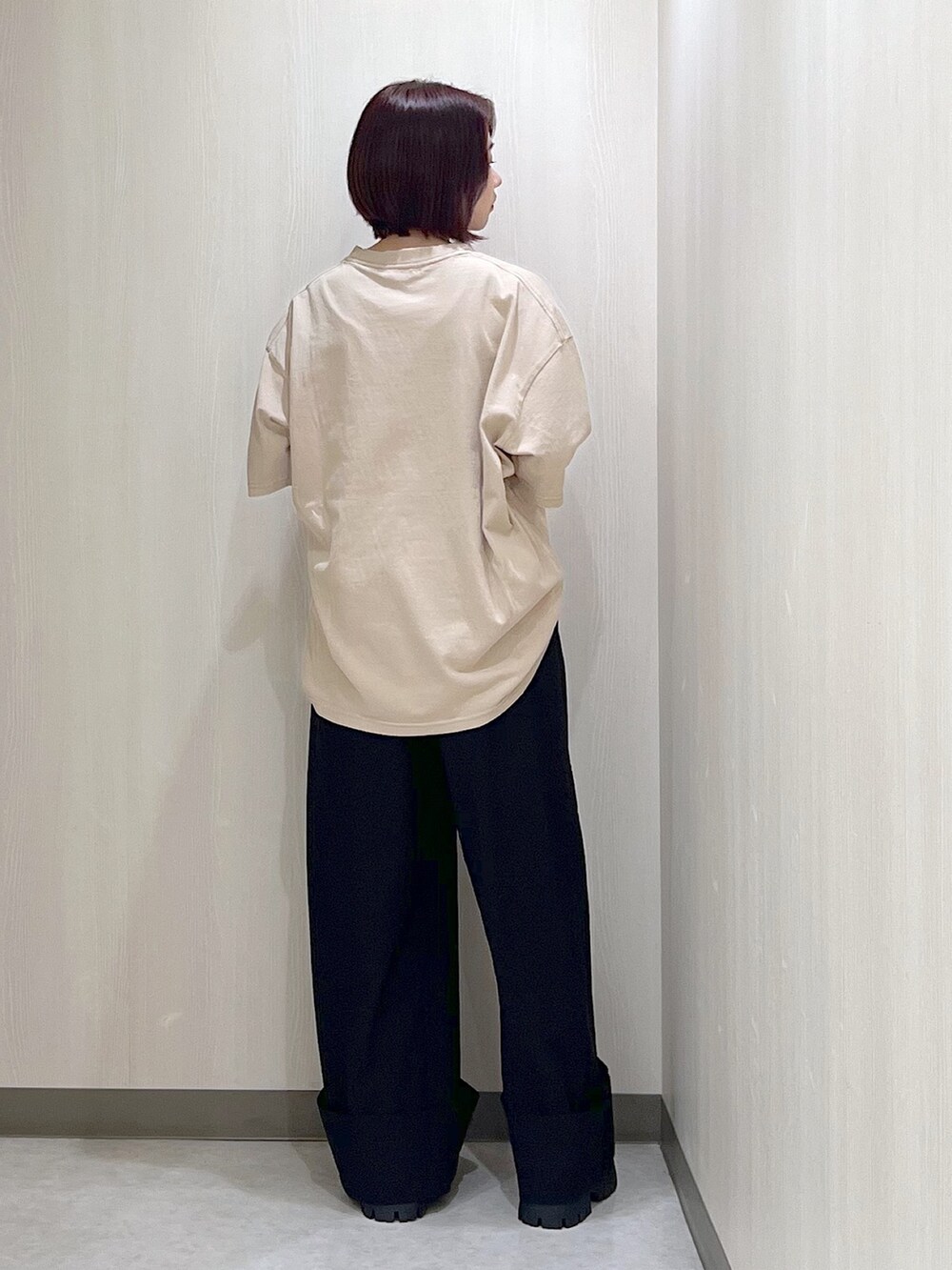 「カジュアル、きれいめカジュアル、大人カジュアル、Tシャツ、ワイドパンツ、ストレートパンツ、ロールアップ、スラックス、ブーツサンダル、ゆったりコーデ、差し色、ベーシック/シンプル」｜「PAGEBOYのピケロールアップワイドパンツ（その他パンツ、ブラック系）」を使った、Sakiさん（レディース・156cm）の夏コーディネートの7枚目の写真