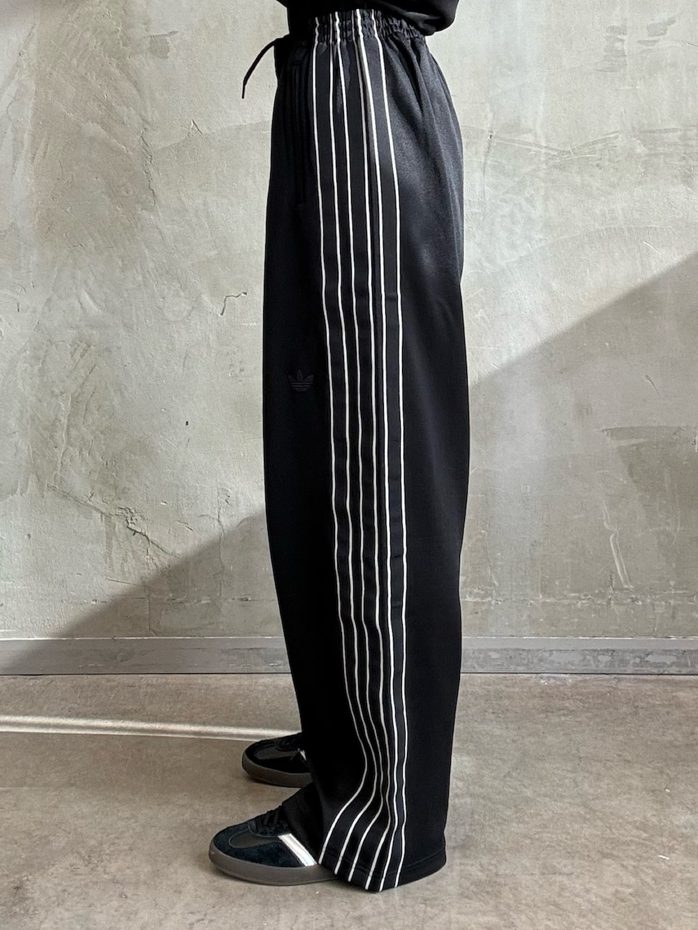 美品　adidas Q4 FS トラックトップ トラックパンツ　セットアップ Q4 FS トラックトップ、Q4 FS トラックパンツのアディダスコーデ