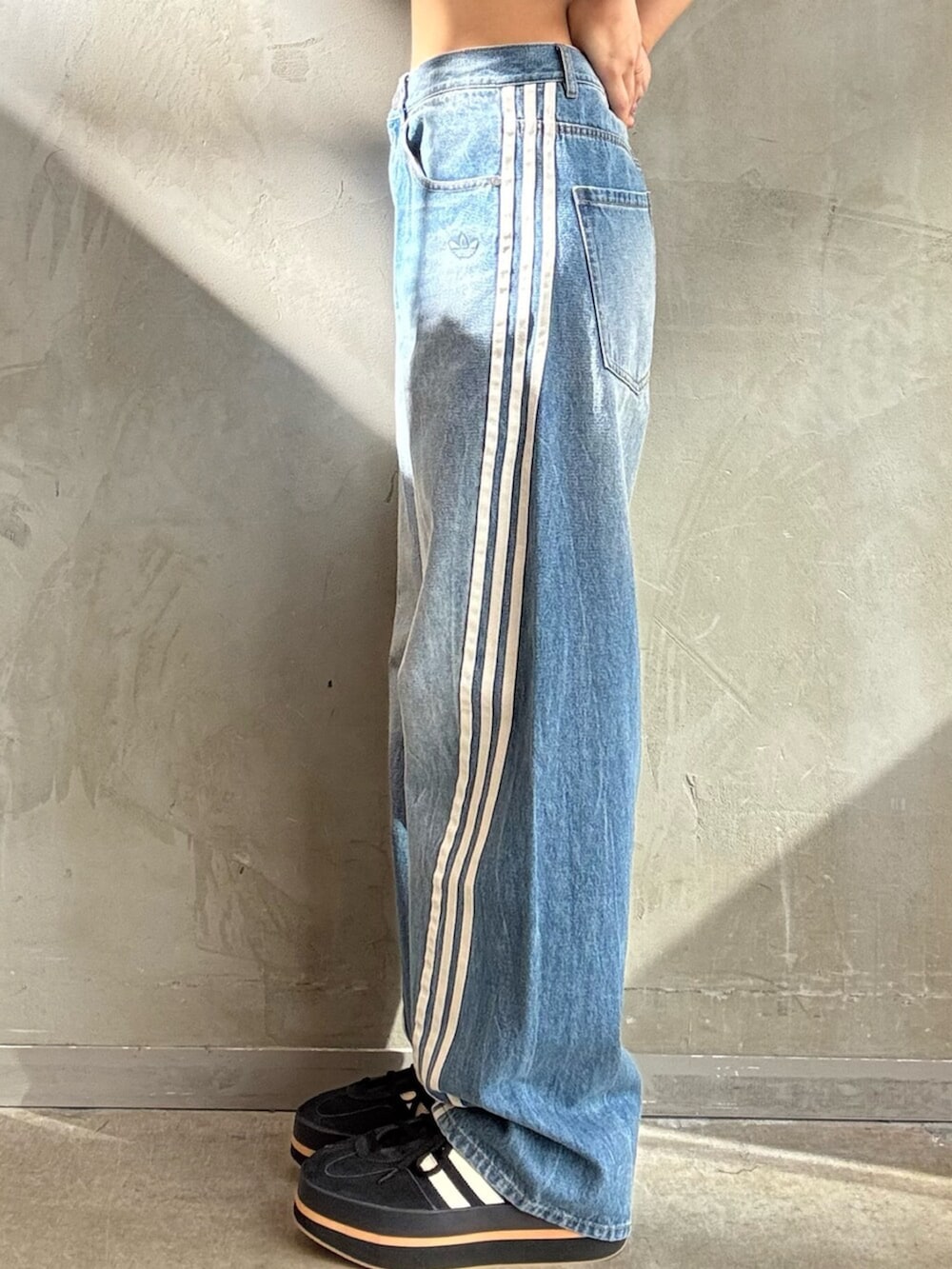 スリーストライプス 半袖ベビーTシャツ、Adilenium シーズン3 ルーズ