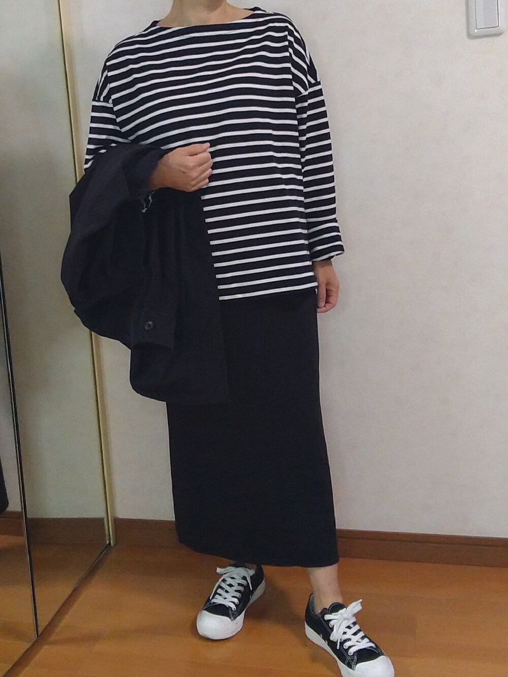 「UNIQLOのアイテム（Tシャツ/カットソー、ブラック系）」を使った、cocomil2020さん（レディース・148cm）の秋コーディネートの2枚目の写真