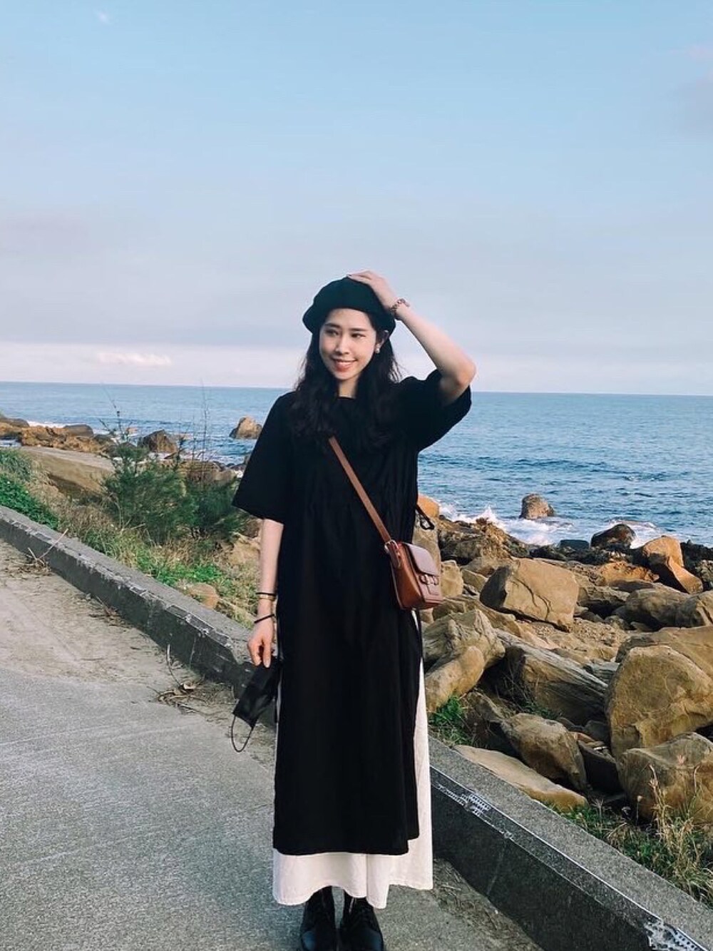 「oversize、日系極簡、洋裝、基礎款、黑白搭配、夏、ootd」｜「af.fordのアイテム（シャツワンピース、ブラック系）」を使った、茜Akane🍧さん（レディース・165cm）の夏コーディネートの2枚目の写真