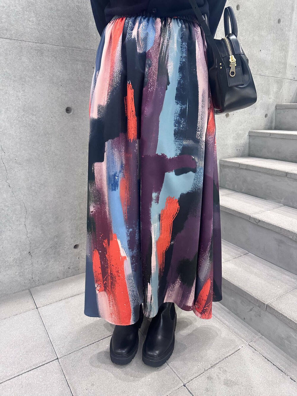 「アーバンリサーチ、大人カジュアル、ニット、URBANRESEARCH、春コーデ、newarrival、高身長コーデ、オリジナル、cashmere、urbanresearchkyoto」｜「URBAN RESEARCHのタンクソールサイドゴアブーツ（ブーツ、ブラック系）」を使った、茜Akane🍧さん（レディース・165cm）の冬コーディネートの3枚目の写真