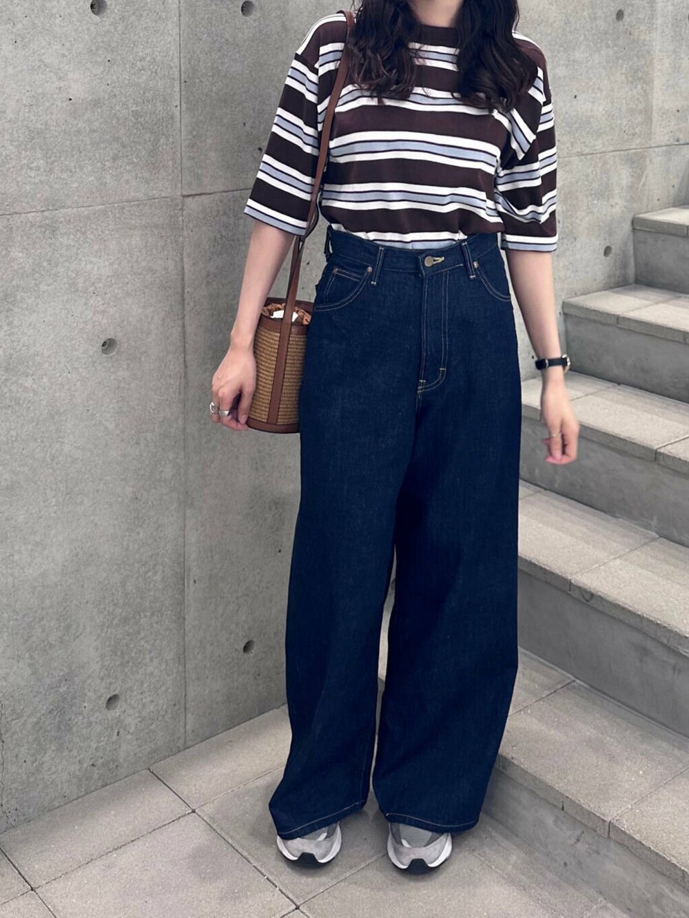 「アーバンリサーチ、lee、大人カジュアル、デニム、ニット、URBANRESEARCH、ボーダー、newbalance、高身長コーデ、オリジナル、春カラーコーデ、urbanresearchkyoto」｜「Leeの『別注』Lee101×URBAN RESEARCH　BAGGYPANTS（デニムパンツ、ブルー系）」を使った、茜Akane🍧さん（レディース・165cm）の夏コーディネートの3枚目の写真