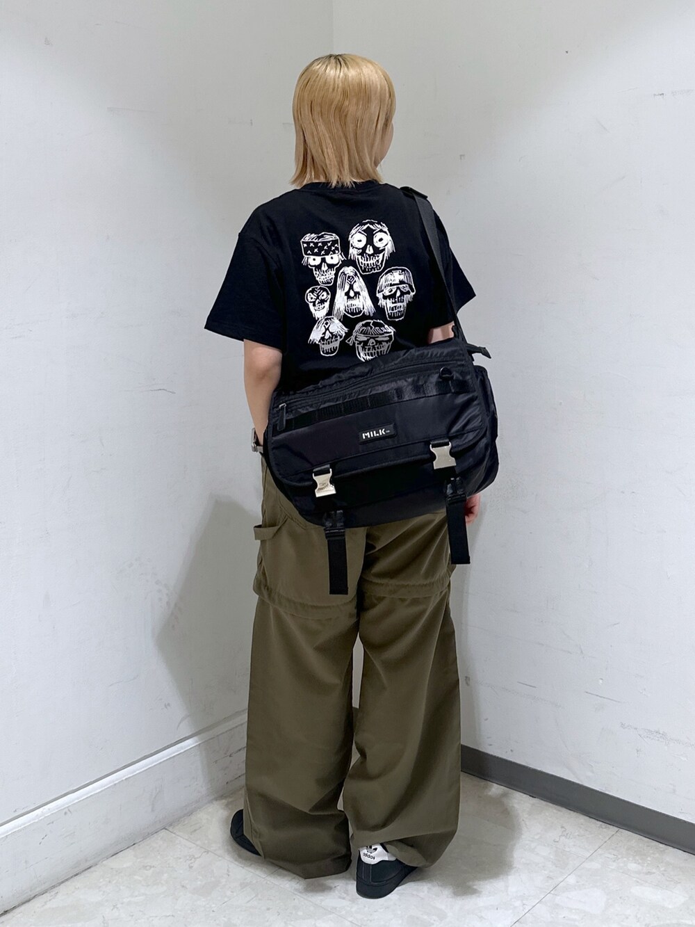 「休日スタイル、アウトドアスタイル、シンプルコーデ、オトナカジュアル、おでかけコーデ、シンプルスタイル、オトナ女子、パンツコーデ、夏コーデ、夏、ストリート、ootd、今日のコーデ、お洒落さんとつながりたい、夏だ！Tシャツ着よう！」｜「MILKFED.のHEAVY METAL SLAB S/S TEE（Tシャツ/カットソー、ブラック系）」を使った、ゆんさん（レディース・159cm）の春コーディネートの2枚目の写真