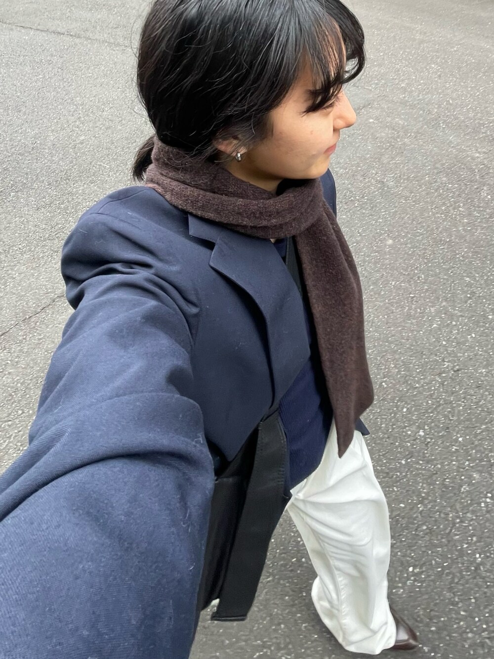 「UNIQLOのアイテム（デニムパンツ、ホワイト系）」を使った、sawaさん（レディース・160cm）の冬コーディネートの3枚目の写真