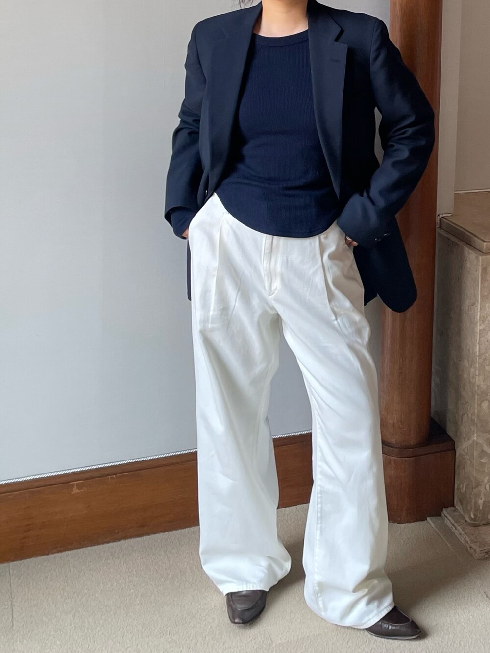 「UNIQLOのアイテム（デニムパンツ、ホワイト系）」を使った、sawaさん（レディース・160cm）の冬コーディネートの2枚目の写真