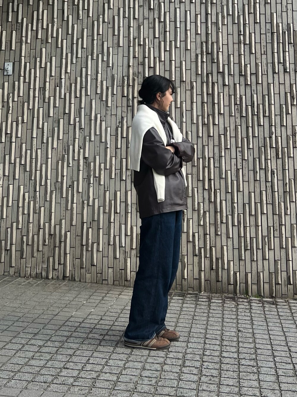 「adidas、古着、古着MIX、レザージャケット、デニムパンツ」｜「usedのアイテム（デニムパンツ、ブルー系）」を使った、sawaさん（レディース・160cm）の冬コーディネートの2枚目の写真