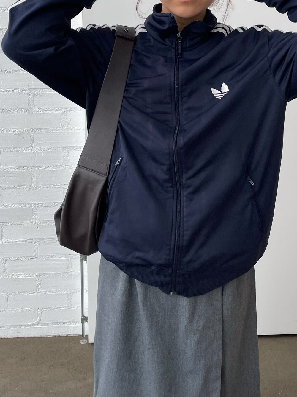 「adidas、アディダスジャージ、ジャージコーデ、スポーツミックス、スポーティ」｜「adidasのアイテム（ジャージ、ブラック系）」を使った、sawaさん（レディース・160cm）の春コーディネートの3枚目の写真