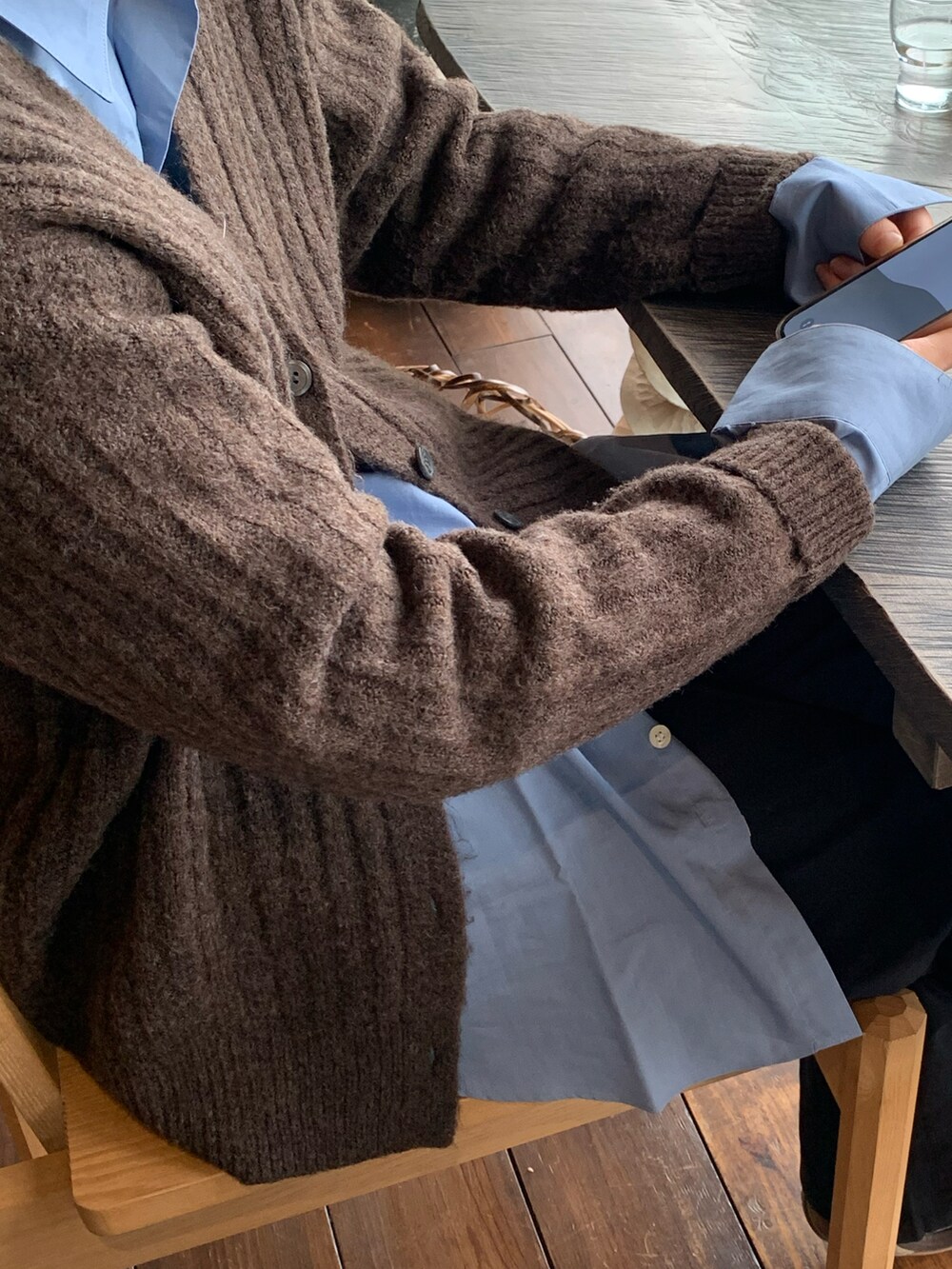 「レザージャケット、シャツスタイル、adidas、アディダス、COS、古着MIX、古着コーデ」｜「VINTAGEのアイテム（その他アウター、ブラック系）」を使った、sawaさん（レディース・160cm）の冬コーディネートの4枚目の写真