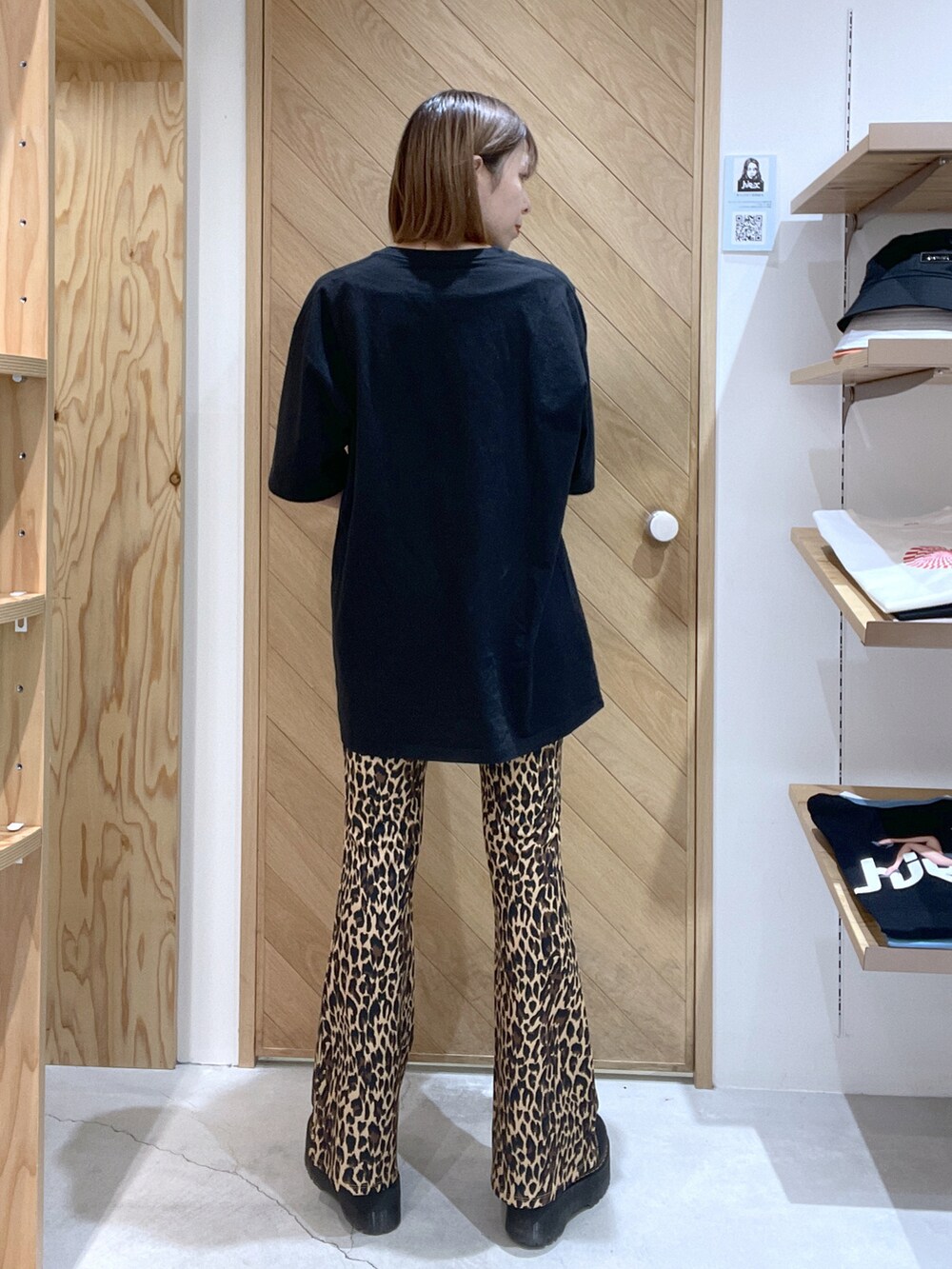 「x-girl、x-girl_ootd、レオパード、フレアパンツ」|「X-girlのMULTI PATTERN EASY FLARE PANTS 2(その他パンツ、ベージュ系)」を使った、mikuさん(レディース・162cm)の春コーディネートの2枚目の写真