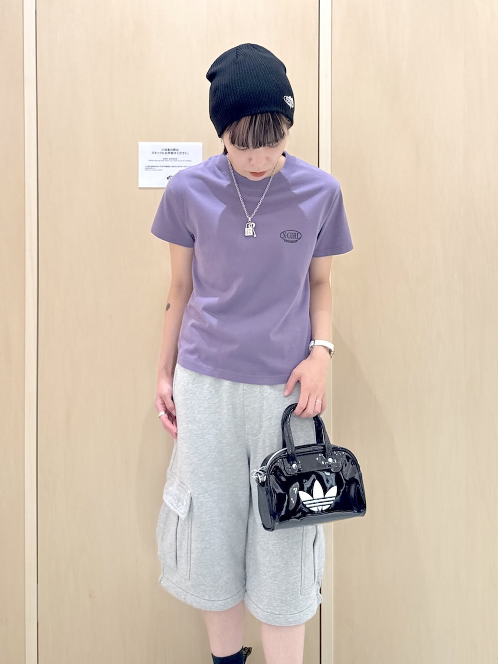「xgirl、Xgirl_ootd、ストリート、ストリートコーデ、ビーニー、ビーニー帽、パープル、パープルコーデ、スウェット、スウェットパンツ、ハーフパンツ」｜「X-girlのLEOPARD OVAL LOGO S/S TEE（Tシャツ/カットソー、パープル系）」を使った、mikuさん（レディース・163cm）の夏コーディネートの5枚目の写真