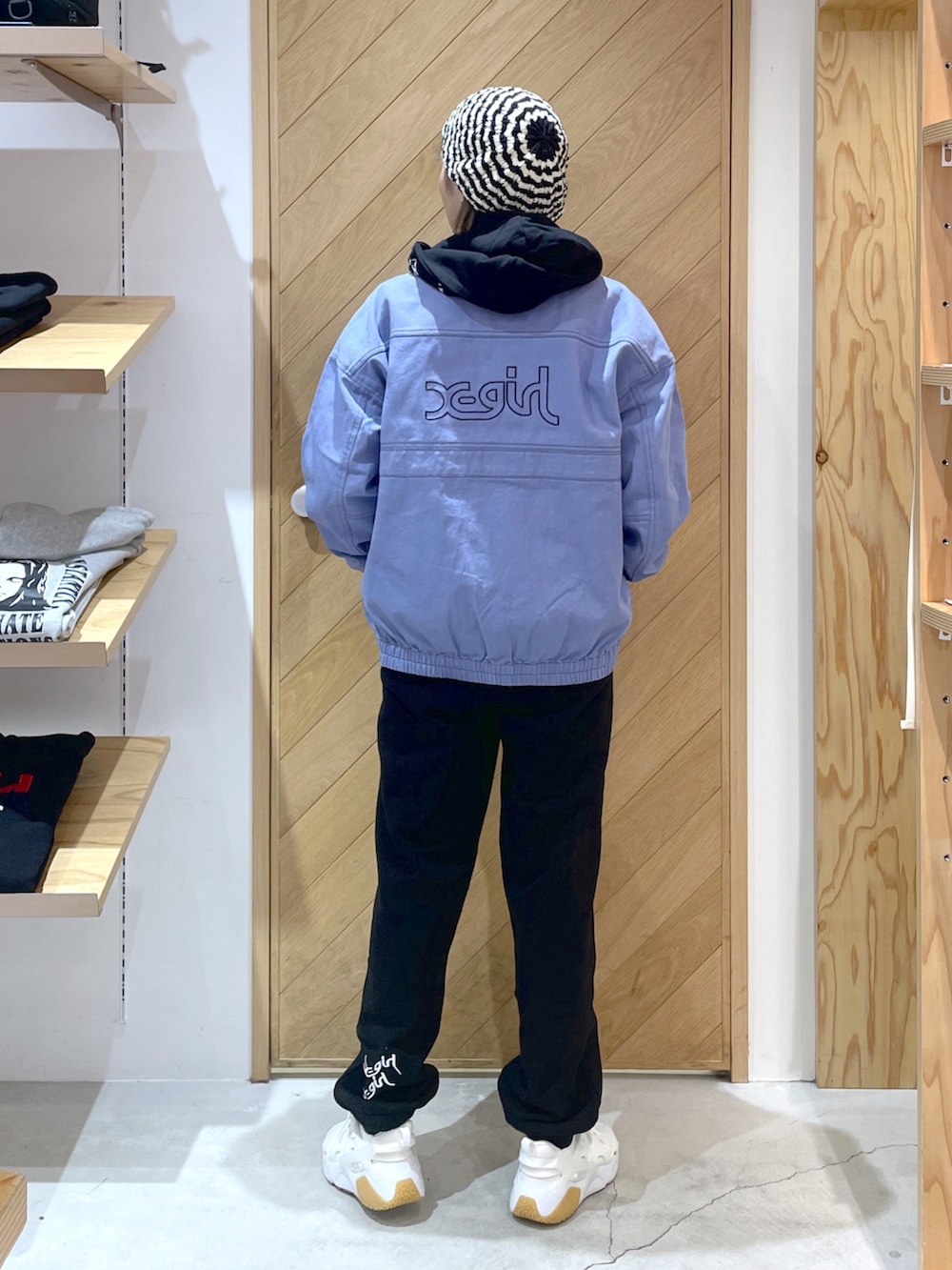 「xgirl、Xgirl_ootd、ベレー帽、ワークジャケット、スウェット、スウェットパンツ、スウェットセットアップ、セットアップ、ハラチ、カジュアルコーデ、楽チンコーデ」|「X-girlのSTRIPED KNIT BERET(ハンチング/ベレー帽、ブラック系)」を使った、mikuさん(レディース・162cm)の冬コーディネートの2枚目の写真