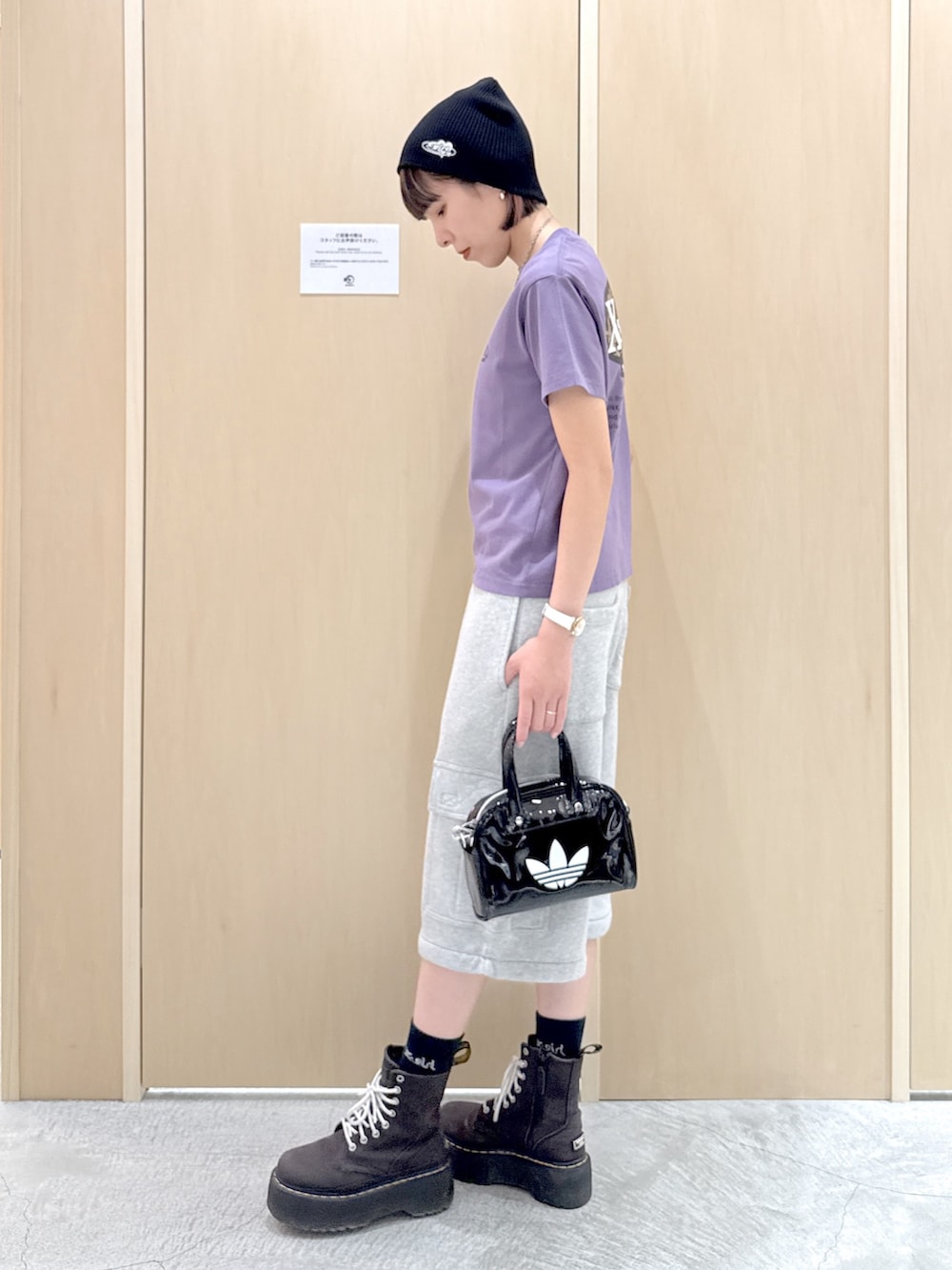 「xgirl、Xgirl_ootd、ストリート、ストリートコーデ、ビーニー、ビーニー帽、パープル、パープルコーデ、スウェット、スウェットパンツ、ハーフパンツ」｜「X-girlのLEOPARD OVAL LOGO S/S TEE（Tシャツ/カットソー、パープル系）」を使った、mikuさん（レディース・163cm）の夏コーディネートの2枚目の写真
