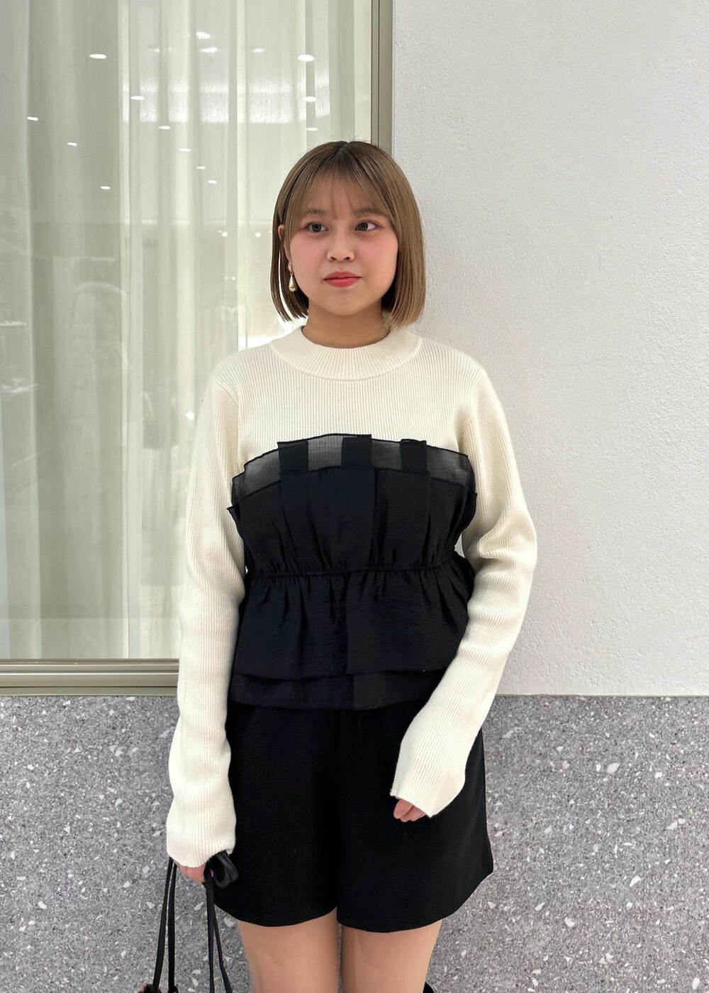 「初冬コーデ、冬コーデ、デートコーデ、お出かけコーデ、旅行コーデ、アウトドアコーデ、フェスコーデ、推し活コーデ、女子会コーデ、モード、大人カジュアル、レイヤード、パンツスタイル」｜「VISの【ハンドルの長さ調節が出来る】リボンミニトートバック（ショルダーバッグ、その他）」を使った、コウさん（レディース・153cm）の冬コーディネートの9枚目の写真