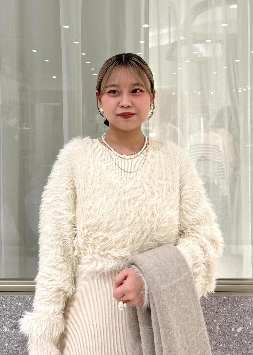 「初冬コーデ、デートコーデ、お出かけコーデ、旅行コーデ、クリスマスコーデ、レイヤード、ワントーンコーデ、きれいめコーデ」｜「VISのミンクタッチもちもちストール（ストール/ショール、ベージュ系）」を使った、コウさん（レディース・153cm）の秋コーディネートの10枚目の写真