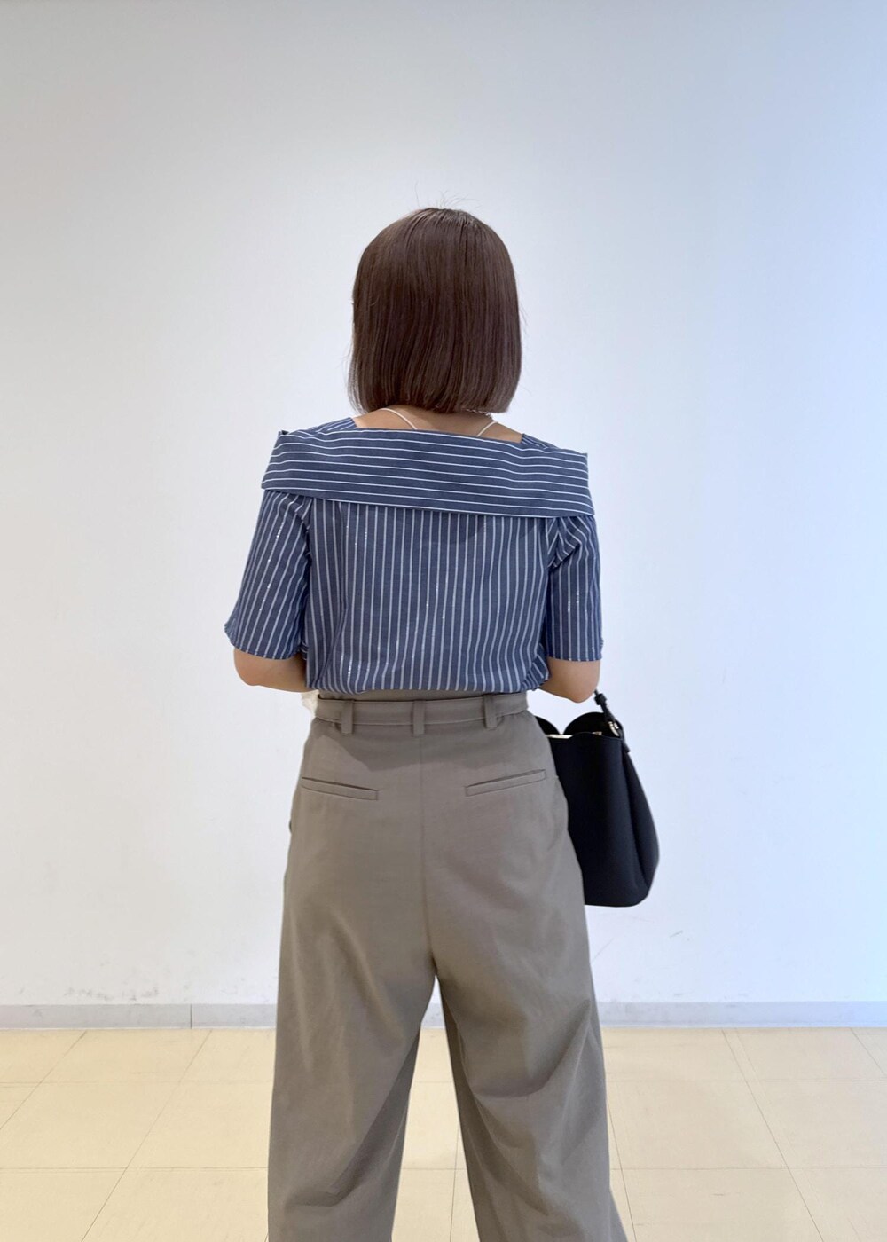 「初夏コーデ、夏コーデ、デートコーデ、お出かけコーデ、旅行コーデ、大人カジュアル、パンツスタイル、きれいめコーデ」｜「VISのレイヤードコインネックレス（ネックレス、シルバー系）」を使った、コウさん（レディース・153cm）の夏コーディネートの6枚目の写真